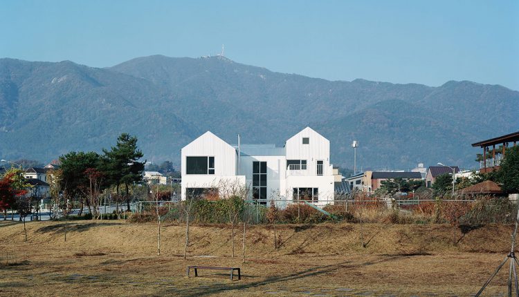 IWMW-산호수집 Mountain, Lake and a House